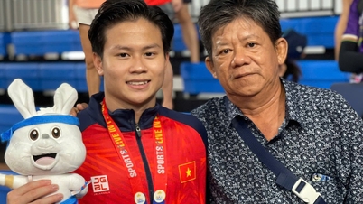 قهرمان بازی‌های SEA هنگام اهدای مدال طلای خود به پدر مرحومش اشک می‌ریزد.