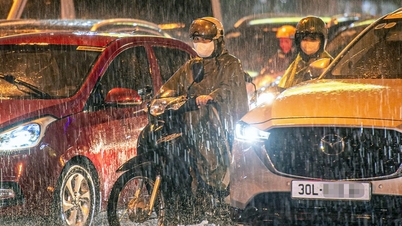 پیش‌بینی آب و هوا برای ۱۲ دسامبر: شمال ویتنام دمایی بالاتر از ۲۵ درجه سانتیگراد را تجربه خواهد کرد و از امشب باران شدیدی پیش‌بینی می‌شود.