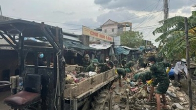 বন্যা কবলিত এলাকার মানুষ স্পেশাল ফোর্সের সৈন্যদের স্মরণ করে।