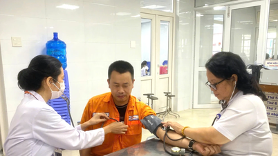 រោងចក្រវារីអគ្គិសនីអានខេ - ការណាក់៖ ចែករំលែកសេចក្តីស្រឡាញ់ក្នុងអំឡុងពេលសប្តាហ៍ពណ៌ផ្កាឈូករបស់ EVN