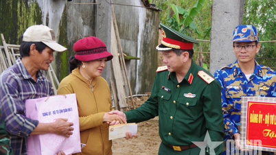 Panglima Wilayah Tentera 5 memeriksa kemajuan "Kempen Quang Trung" di Dak Lak.