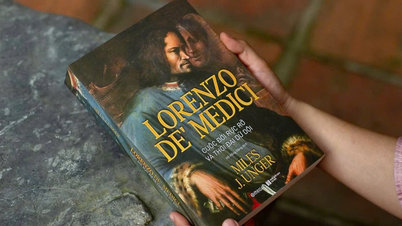 “로렌초 데 메디치: 찬란한 삶과 격동의 시대” – 15세기 피렌체를 생생하게 묘사한 기념비적인 전기.