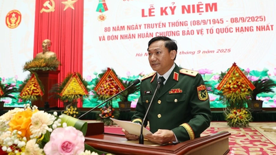 Luitenant-generaal Le Van Huong bekleedt de functie van plaatsvervangend chef van de generale staf van het Vietnamese Volksleger.