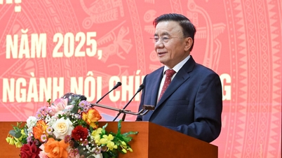 Wnioski Komitetu Centralnego Partii w sprawie usprawnienia metod pracy i poprawy efektywności systemu politycznego.