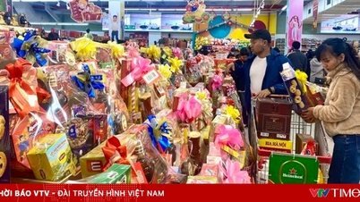 هناك حاجة إلى اتخاذ تدابير عاجلة للتخفيف من آثار الكوارث الطبيعية، واستعادة الإنتاج والأنشطة التجارية، وتعزيز الاستهلاك، وتلبية احتياجات عطلة رأس السنة الفيتنامية (تيت).