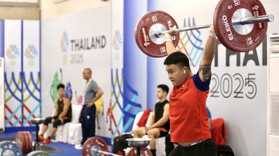 กีฬายกน้ำหนักของเวียดนามโดดเด่นในวันนี้: ไล่ล่าเหรียญทองท่ามกลางความยากลำบาก โดยมีเพียงด้านลบที่คาดไม่ถึงเท่านั้น