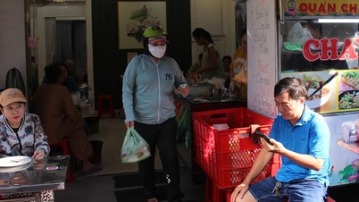 হো চি মিন সিটির একটি নিরামিষ রেস্তোরাঁর মালিক ক্রমাগত তার মেনু পরিবর্তন করেন, যার ফলে গ্রাহকরা "পকেট খুলে" যা খুঁজছেন তা খুঁজে পেতে আগ্রহী হন।