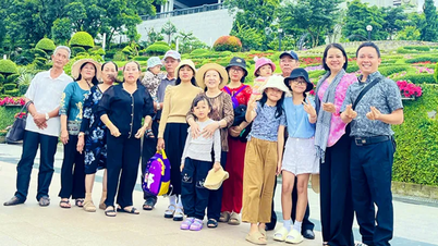 រួមគ្នាក្នុងគ្រាលំបាក