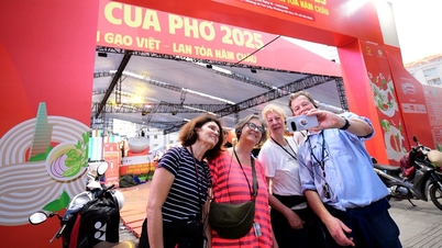 Astăzi, pho din toate regiunile Vietnamului se adună la festivalul Zilei Pho din orașul Ho Chi Minh.