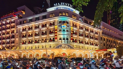 Hotelul Majestic, înființat în 1900 de ani, servește 100 de boluri de pho pentru a sărbători Ziua Pho.