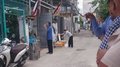 Um funeral simples marca a despedida do artista Thuong Tin, que parte para o reino eterno.