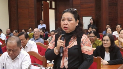 Η αντιπροσωπεία βουλευτών της Εθνοσυνέλευσης από την επαρχία Ντακ Λακ συναντήθηκε με τους ψηφοφόρους μετά τη Δέκατη Σύνοδο της 12ης Εθνοσυνέλευσης, εστιάζοντας στην υποστήριξη των ανθρώπων για την αντιμετώπιση των συνεπειών των πλημμυρών και τη σταθεροποίηση της παραγωγής.