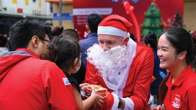 บริษัทพรูเดนเชียล เวียดนาม ส่งมอบความรักในเทศกาลคริสต์มาสให้กับผู้ป่วยเด็กผ่านกิจกรรมชุมชน