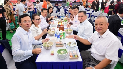 روز فو از گروه ویژه‌ای از مهمانان برای صرف صبحانه استقبال می‌کند.