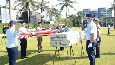 Repatriacja szczątków amerykańskich żołnierzy zaginionych w akcji podczas wojny w Wietnamie.