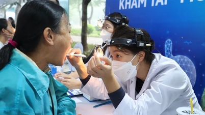 Több mint 100 orvos hozott létre egy „különleges klinikát” a Tran Nhan Tong sétálóutca közepén.