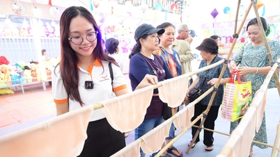 צ'ק-אין נרגשים, צפייה בתהליך הכנת האטריות ובציר שמתבשל ממש ביום הפו!