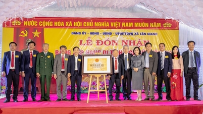 Đón nhận Bằng xếp hạng Di tích lịch sử quốc gia 'Đền Song Trung và lăng mộ Hoàng Vĩnh Tộ, Hoàng Vĩnh Dụ'