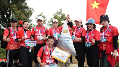 Über 1.250 Athleten bestiegen den Gipfel des Pu Tó Cọ Berges und erkundeten das Mường Thanh Becken.