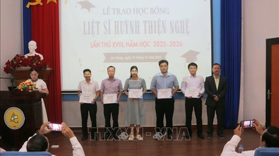 Huynh Thien Nghe Martyr-stipendet gir støtte til fattige studenter i An Giang-provinsen.