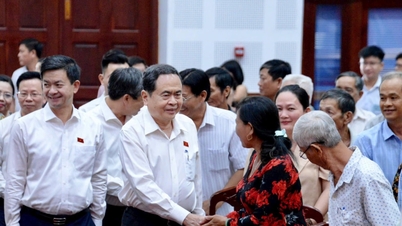 Der Vorsitzende der Nationalversammlung, Tran Thanh Man, trifft sich mit Wählern im Wahlbezirk Vi Thanh in Can Tho.