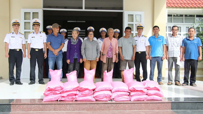 Brigad 146 samordnade distributionen av 2 ton ris för att stödja folket i Suoi Dau-kommunen.