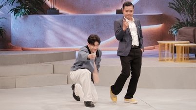 លោក ST Son Thach និងតារាបាល់ទាត់ដ៏ល្បីល្បាញ Hong Son សម្តែងការសម្តែងដែលមិនធ្លាប់មានពីមុនមកនៅលើកញ្ចក់ទូរទស្សន៍ VTV។