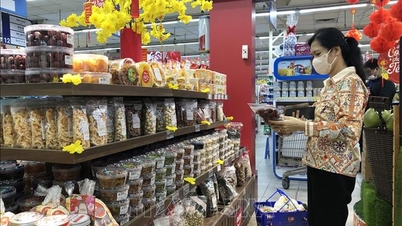 Хошимин: Потребительский спрос резко вырос, компании запускают в продажу товары к празднику Тет.