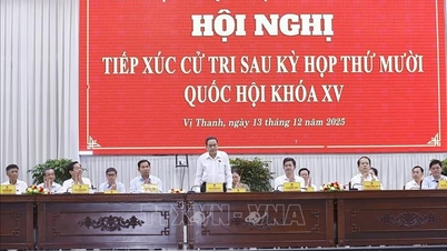 Chủ tịch Quốc hội Trần Thanh Mẫn tiếp xúc cử tri Cần Thơ