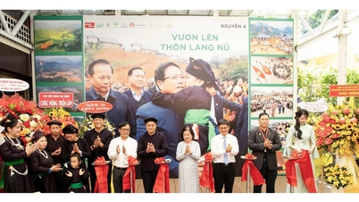 Sách ảnh từ 11 lần đến Làng Nủ của nhiếp ảnh gia Nguyễn Á