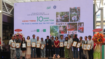 يكرم شارع الكتب في مدينة هو تشي منه القراء بصور ومقالات رائعة.