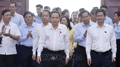 ປະທານສະພາແຫ່ງຊາດ ເຈິ່ນແທງເໝິນ ພົບປະກັບຜູ້ມີສິດເລືອກຕັ້ງເມືອງ ເກີນເທີ.