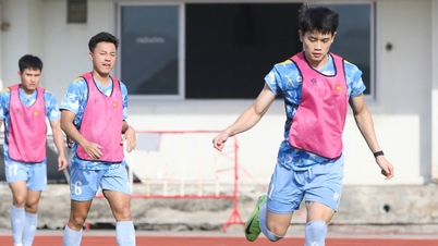 Дінь Бак відточує свої навички завершення атак, сповнений рішучості "прорвати" ворота збірної Філіппін U22.