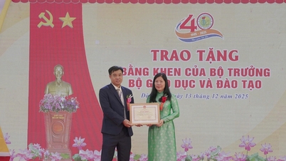 Celebrating the 40th anniversary of Nong Son High School.