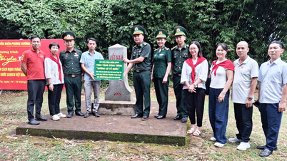 Huong Phung község számos háztartása és diákja kapott anyagi segítséget a nehézségek leküzdéséhez.