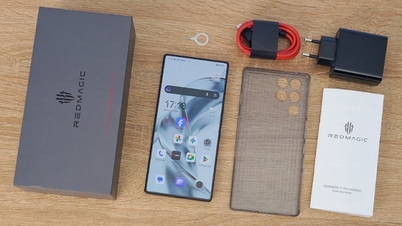 Smartphone-ul de gaming REDMAGIC 11 Pro este acum disponibil pentru precomandă.