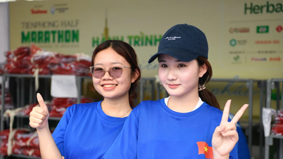 סטודנטים מתנדבים מאחדים כוחות להצלחת חצי מרתון טיאן פונג 2025.