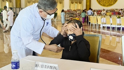 Orvosi vizsgálatok és ajándékok biztosítása állami segélyben részesülő családoknak és rászorulóknak az árvizek után.