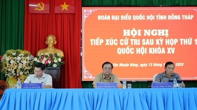 Заступник спікера Національних зборів Ле Мінь Хоан зустрівся з виборцями в комуні Тан Нхуан Донг, провінція Донг Тхап.