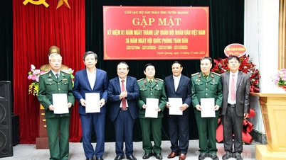 باشگاه تان ترائو به مناسبت هشتاد و یکمین سالگرد تأسیس ارتش خلق ویتنام جلسه‌ای برگزار کرد.