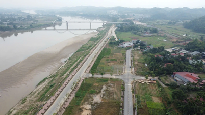 Több mint 216 milliárd VND-t gyűjtöttek össze a Vörös-folyó rakpartja mentén található földhasználati jogok árveréséből.