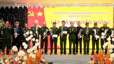 A Yen Bai körzet 10. hadosztályának bajtársaiból álló összekötő bizottság 2025-ben hagyományos találkozót tartott.