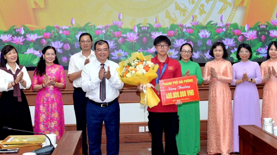 Hai Phong recompensează studenții care câștigă premii de top la competiții internaționale cu până la o jumătate de miliard de VND.