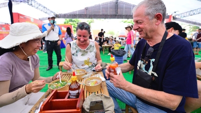 Pho tak lengkap tanpa sos cili!