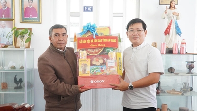 ສຸກສັນວັນຄຣິສມາດແກ່ບັນດາຕາແສງໃນເມືອງຮ່າຕຽນ, ຕາແສງຮວ່າດຽນ!