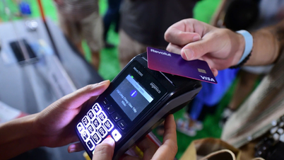 50,000 customers flocked to eat pho on its first day, and cashless payments became popular.