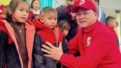 হাই ফং সিটি রেড ক্রস সোসাইটি সন লা-তে একটি দাতব্য কর্মসূচির আয়োজন করে।