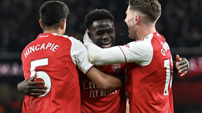 Arsenal thắng bằng hai bàn đá phản, vững ngôi đầu Ngoại hạng