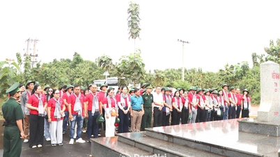 חוו את מסורת של מתן כבוד בציוני גבול.