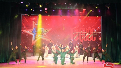 កម្មវិធីសិល្បៈ "សិរីរុងរឿងរបស់ទាហាន"